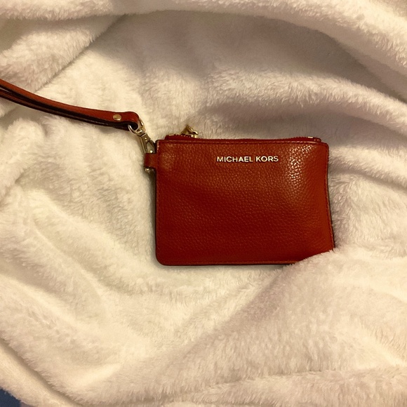 Michael Kors wristlet - Picture 1 of 3